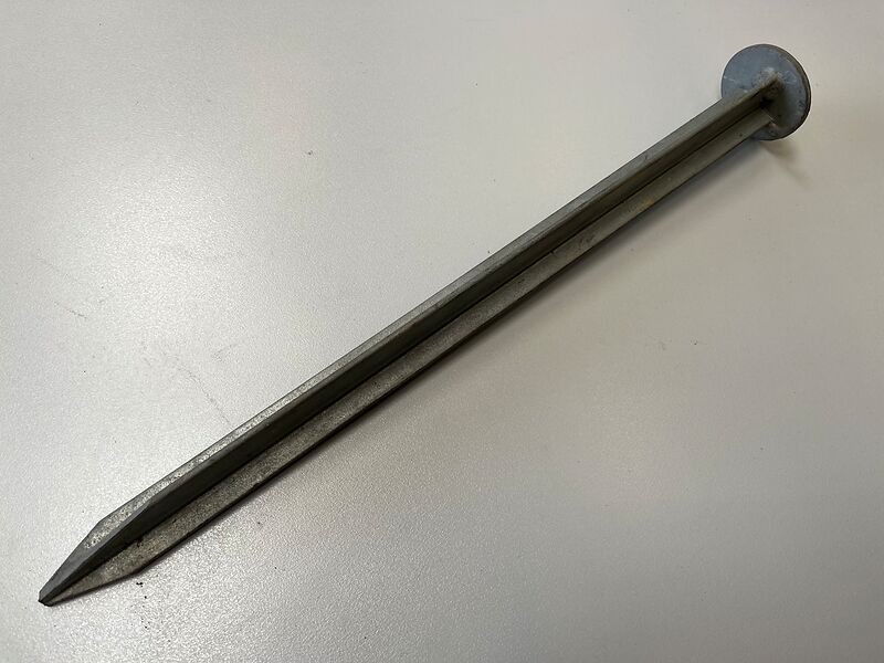 Erdnagel 40 cm für Bauzaun Mobilzaun mieten bei Thomas Lerch Bau- und Industriebedarf