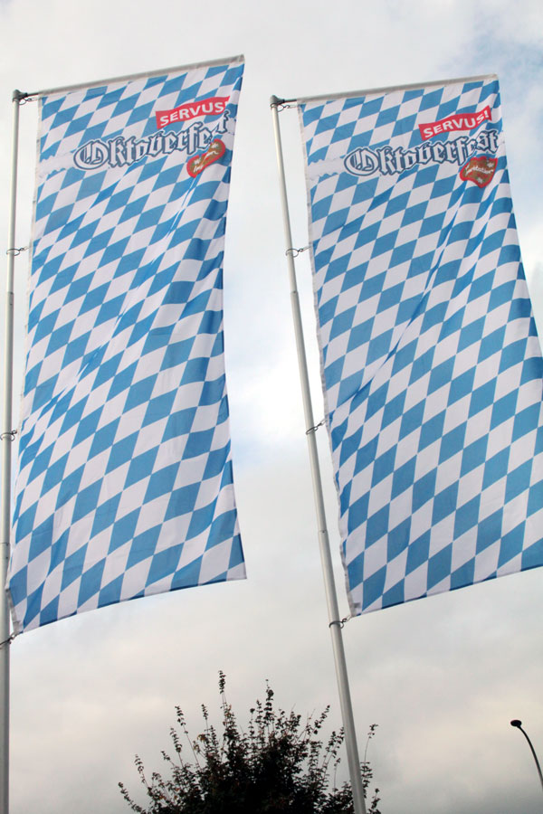 Fahnenmast inkl. Oktoberfestflagge mieten bei Fun Promotion
