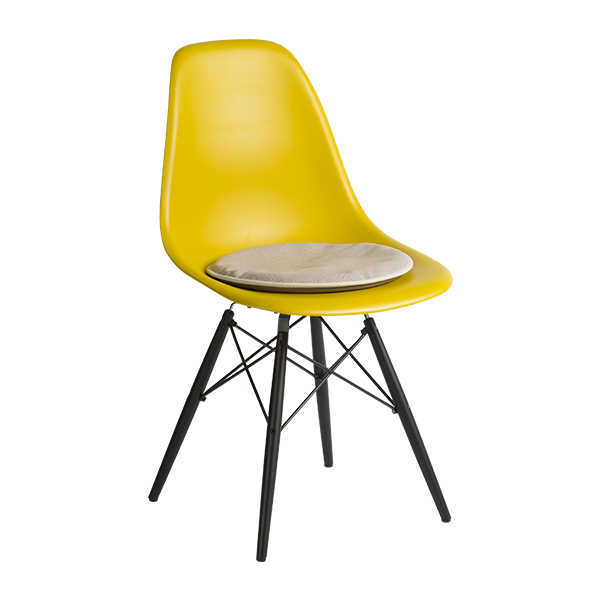 DSW Chair Ahorn schwarz Sitz senf mit Seat Dot sand/coffee mieten