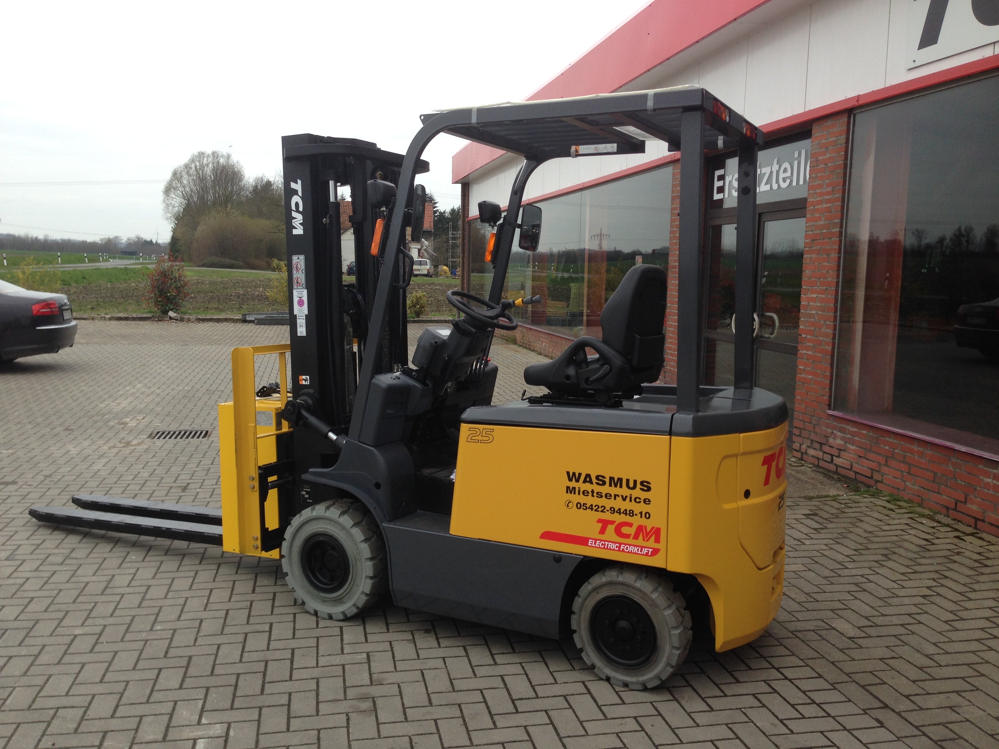 Elektro-Gabelstapler mieten – MANITOU ME 425, 2,5 t, Hubhöhe 4,8 m, Triplex