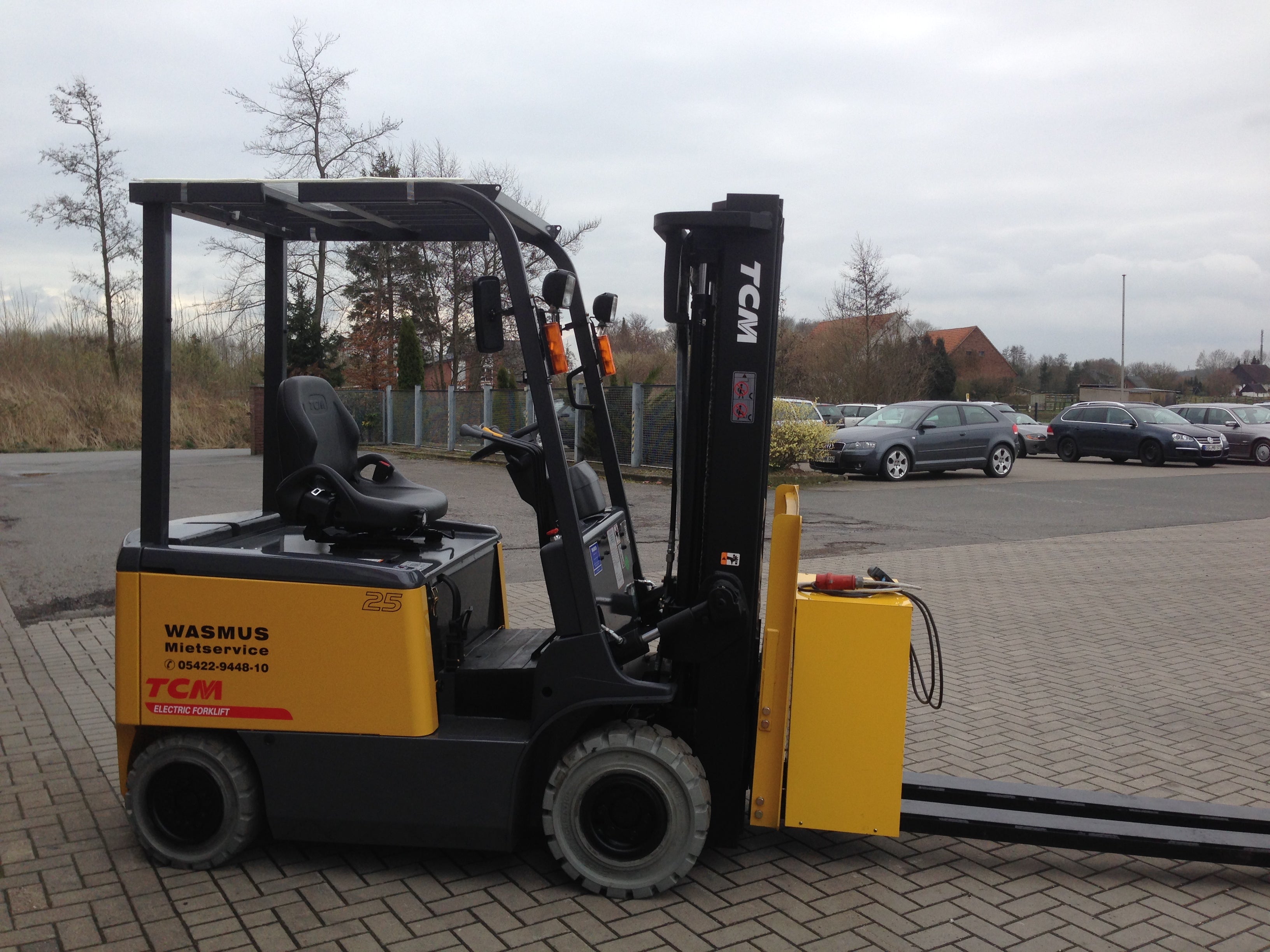 Elektro-Gabelstapler mieten – MANITOU ME 425, 2,5 t, Hubhöhe 4,8 m, Triplex – 2