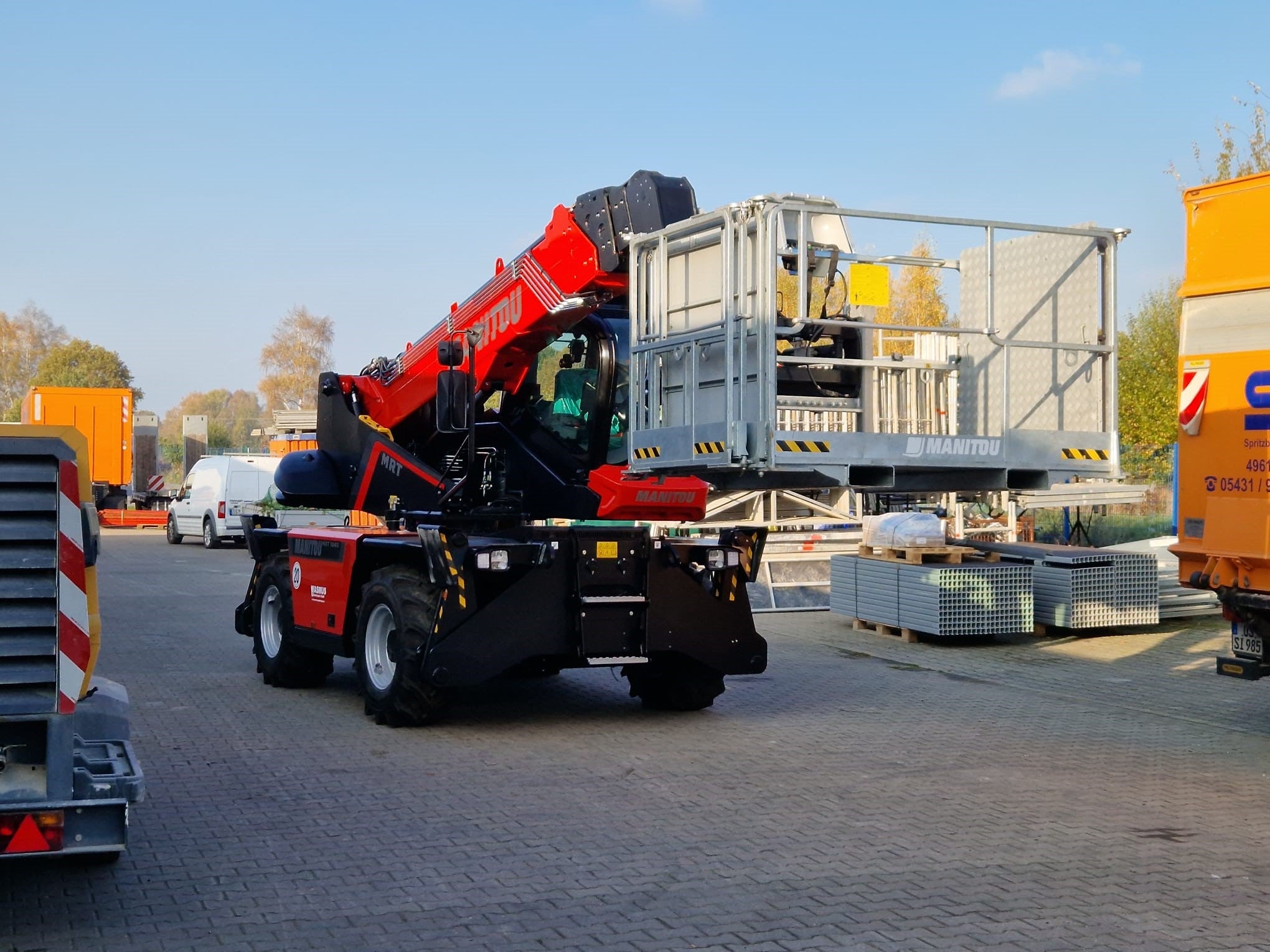 Teleskopstapler mieten – MANITOU MRT 1845, 360° drehbar, Hubhöhe 18 m, 4,5 t – 2