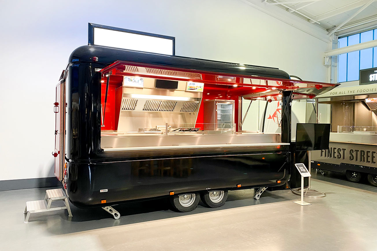 Imbisswagen Mieten: Modell Roadrunner – Fahrzeug-ID N070 mieten bei ROKA Werk