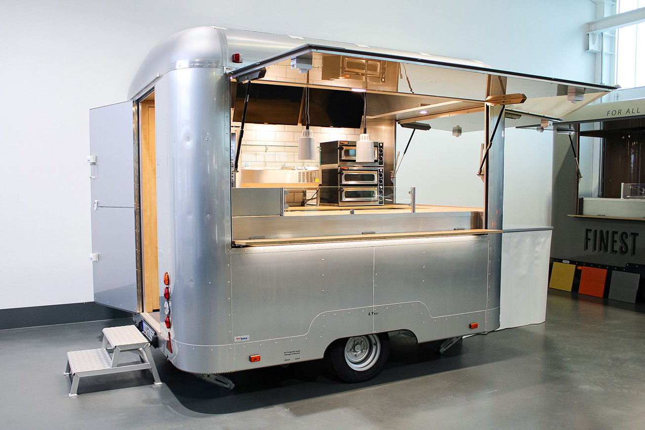 Pizza Trailer Mieten: STEELRUNNER 30 – Fahrzeug-ID L052 mieten bei ROKA Werk