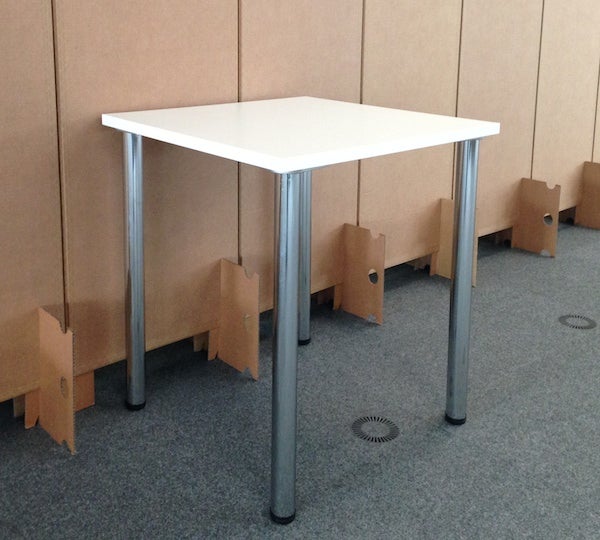 Tisch mieten - weiß, 80x80 cm, mit Chromfuß – 2
