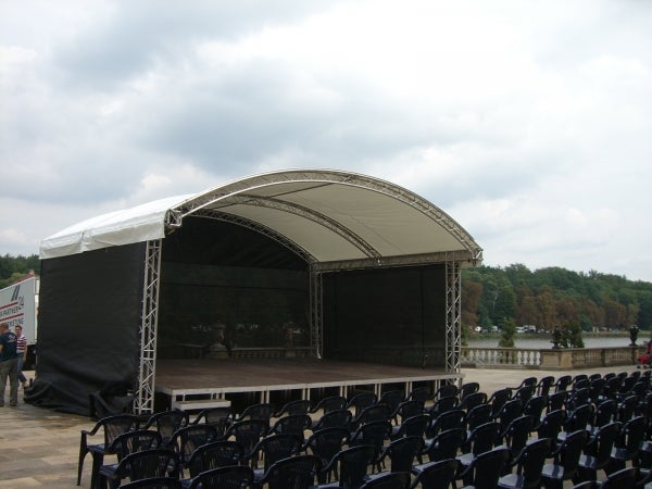Bühne mieten 8x6 m mit Prolyte ARC Roof Rundbogendach, weiß – 2