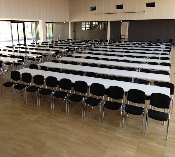 Konferenztisch mieten - weiß, 120x80 cm, Premium mit Chrom-T-Fuß – 2