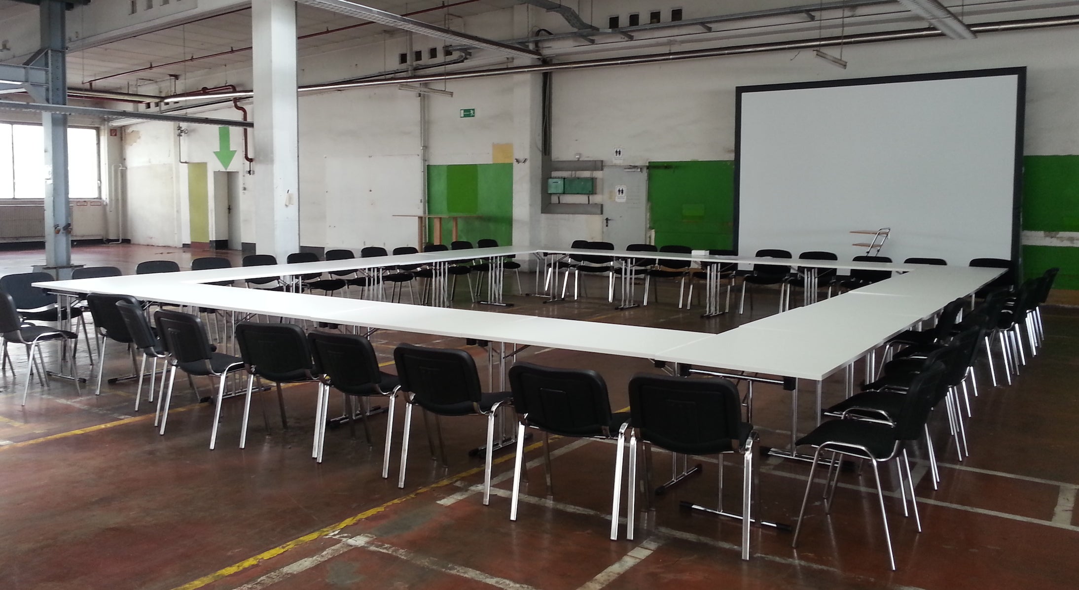 Konferenztisch mieten - weiß, 160x80 cm, Premium mit Chrom-T-Fuß – 2