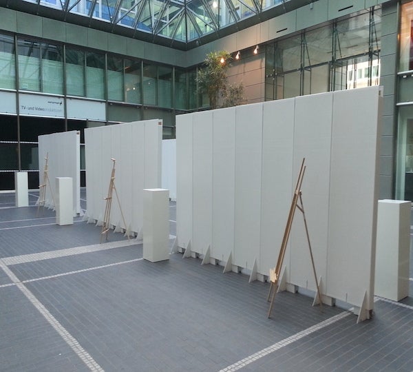 Stellwand mieten - Präsentationswand & Ausstellungswand, frei stehend, weiß – 3