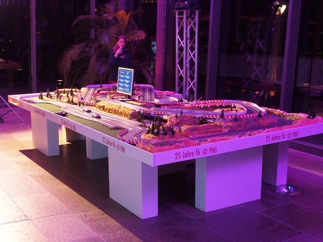 Carrera-Rennbahn mieten bei Play and Fun Team
