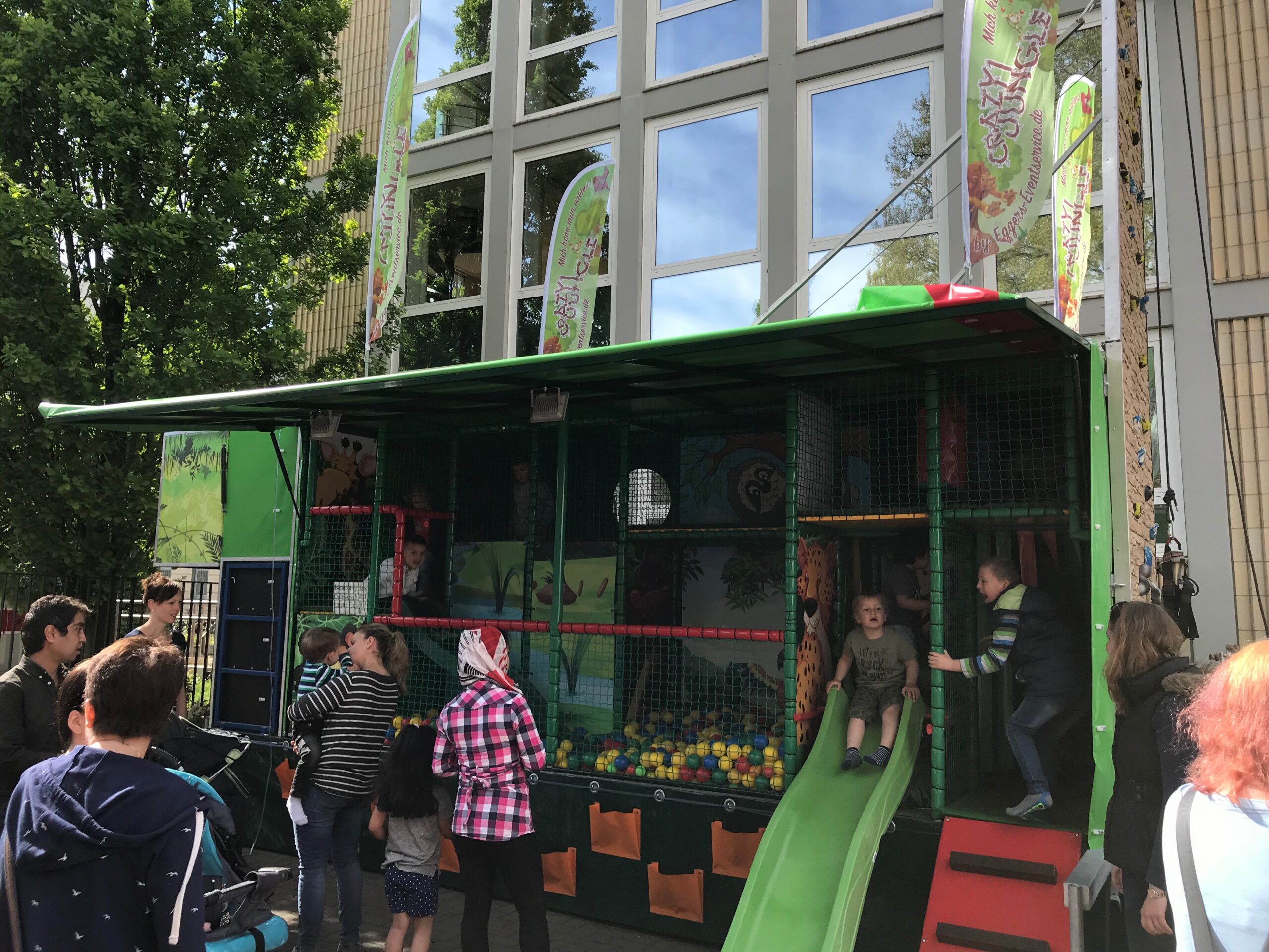 Spielmobil mieten bei Play and Fun Team