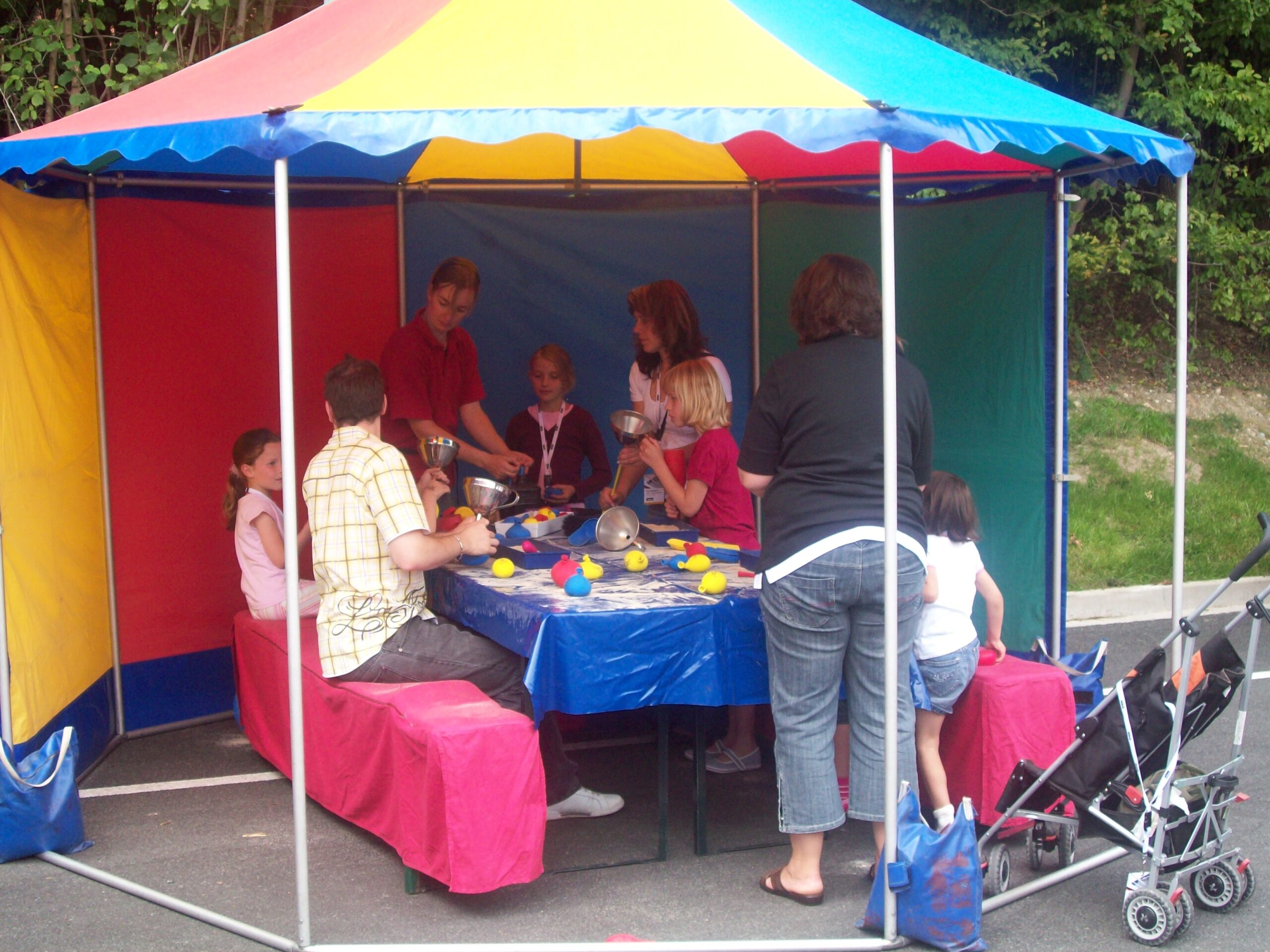 Knautschies mit 15m² Zelt mieten bei Play and Fun Team