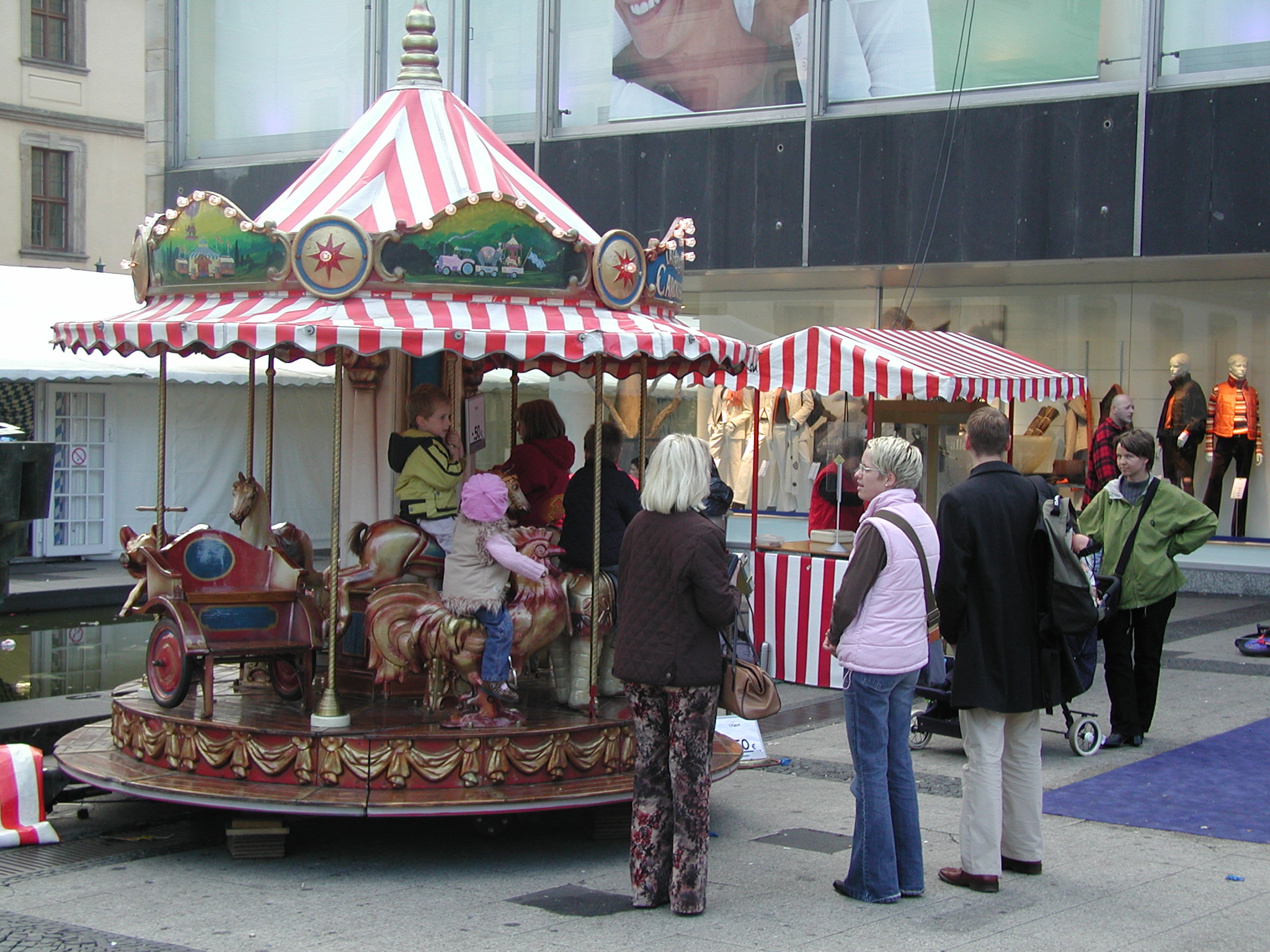 Nostalgie-Karussell 10 Plätze mieten bei Play and Fun Team