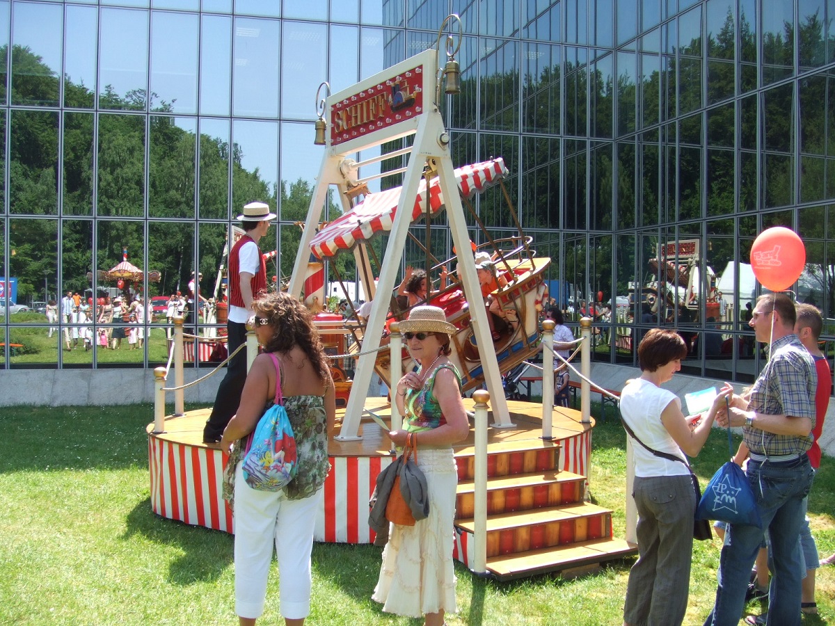 Schiffschaukel mieten bei Play and Fun Team