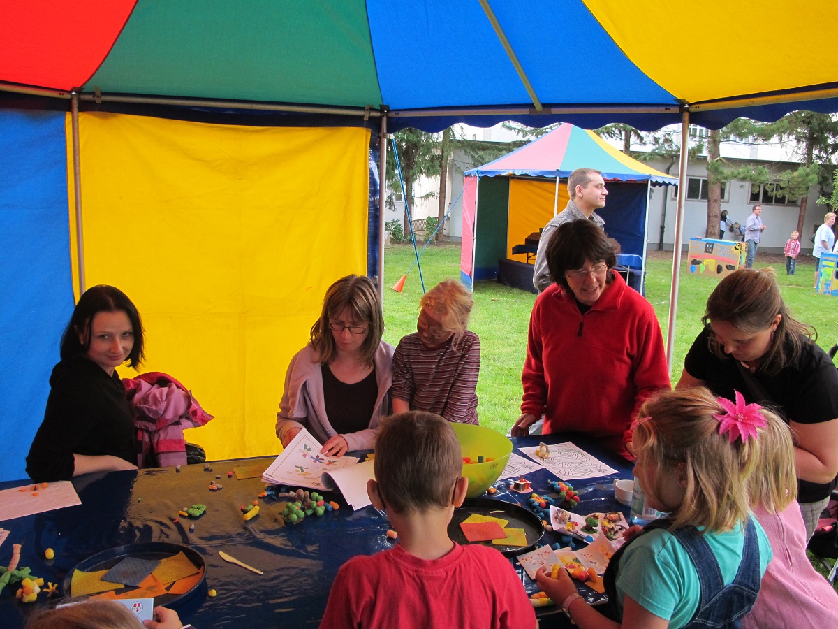 PlayMais mit 15m² Zelt mieten bei Play and Fun Team
