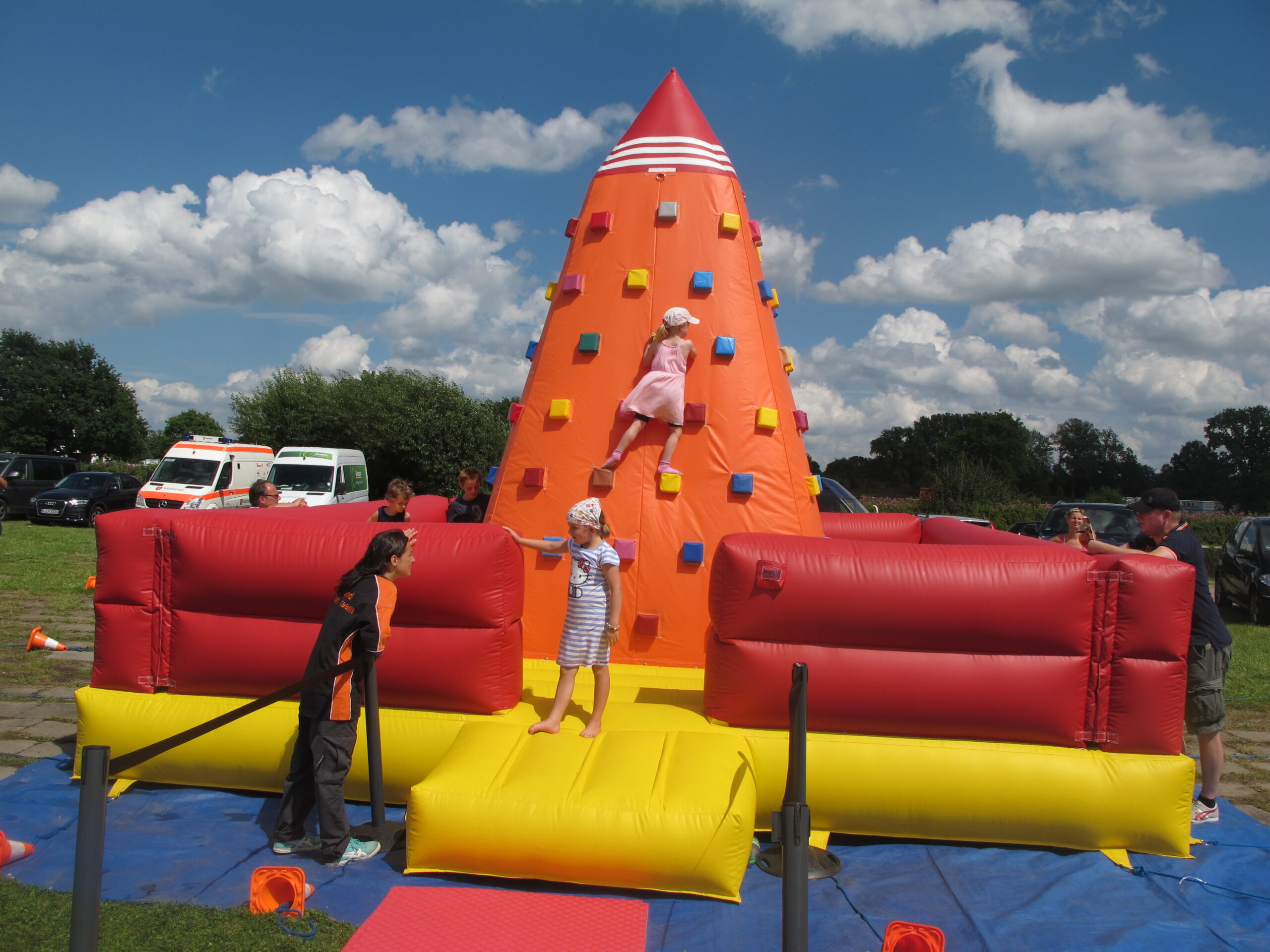 Kletterberg mieten bei Play and Fun Team
