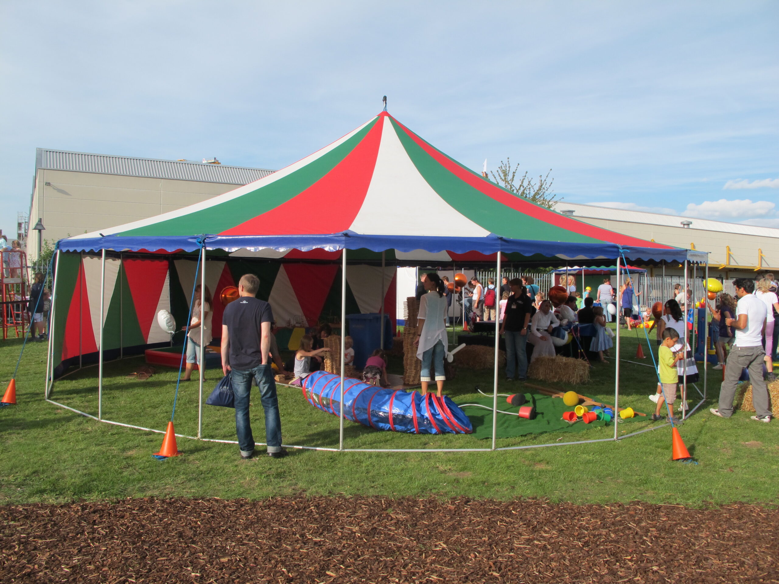 Zelt mieten bei Play and Fun Team