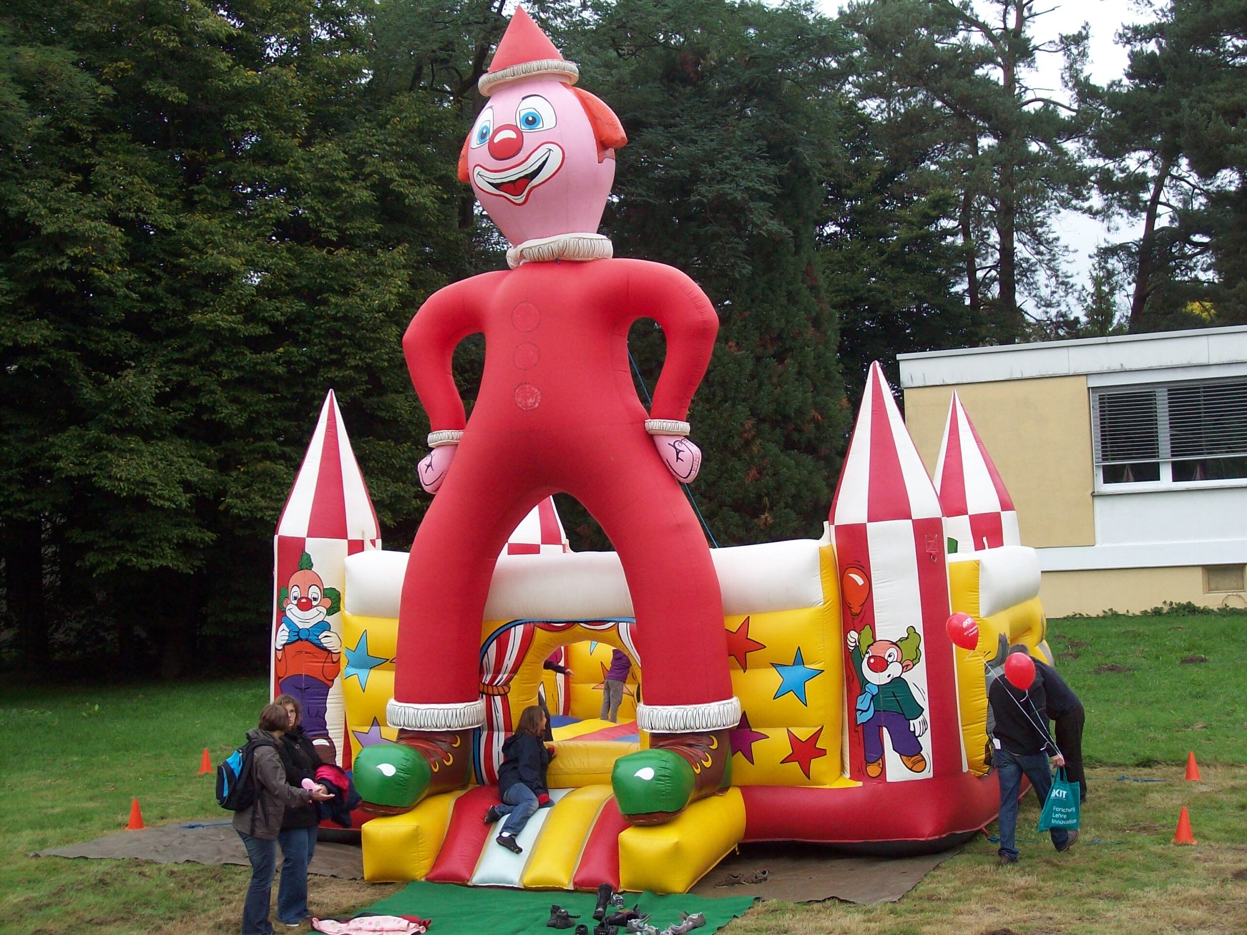 Hüpfburg mieten bei Play and Fun Team