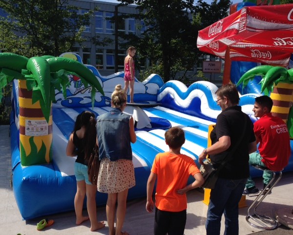 Surfsimulator mieten bei Play and Fun Team