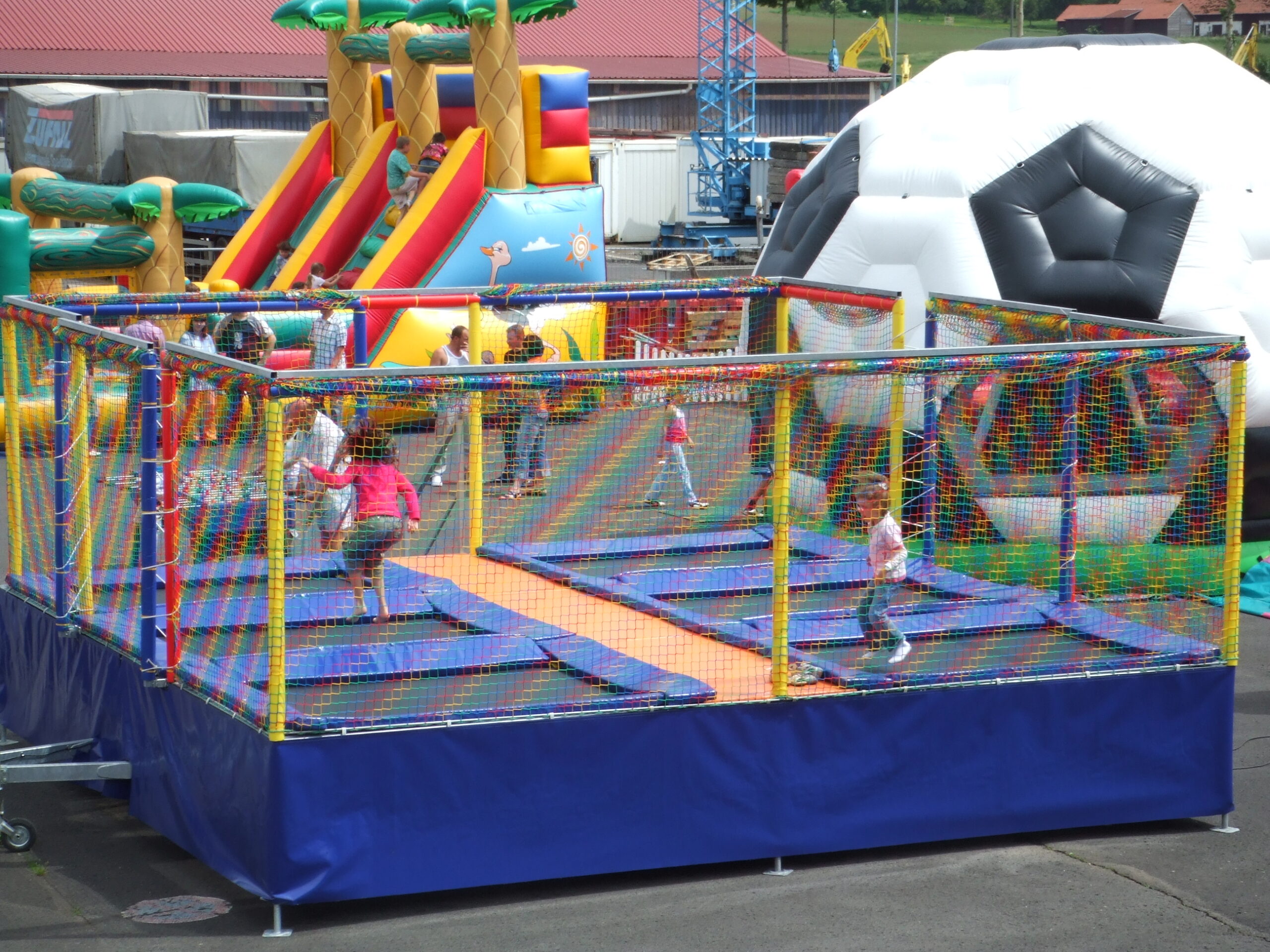 Trampolinanlage mieten bei Play and Fun Team