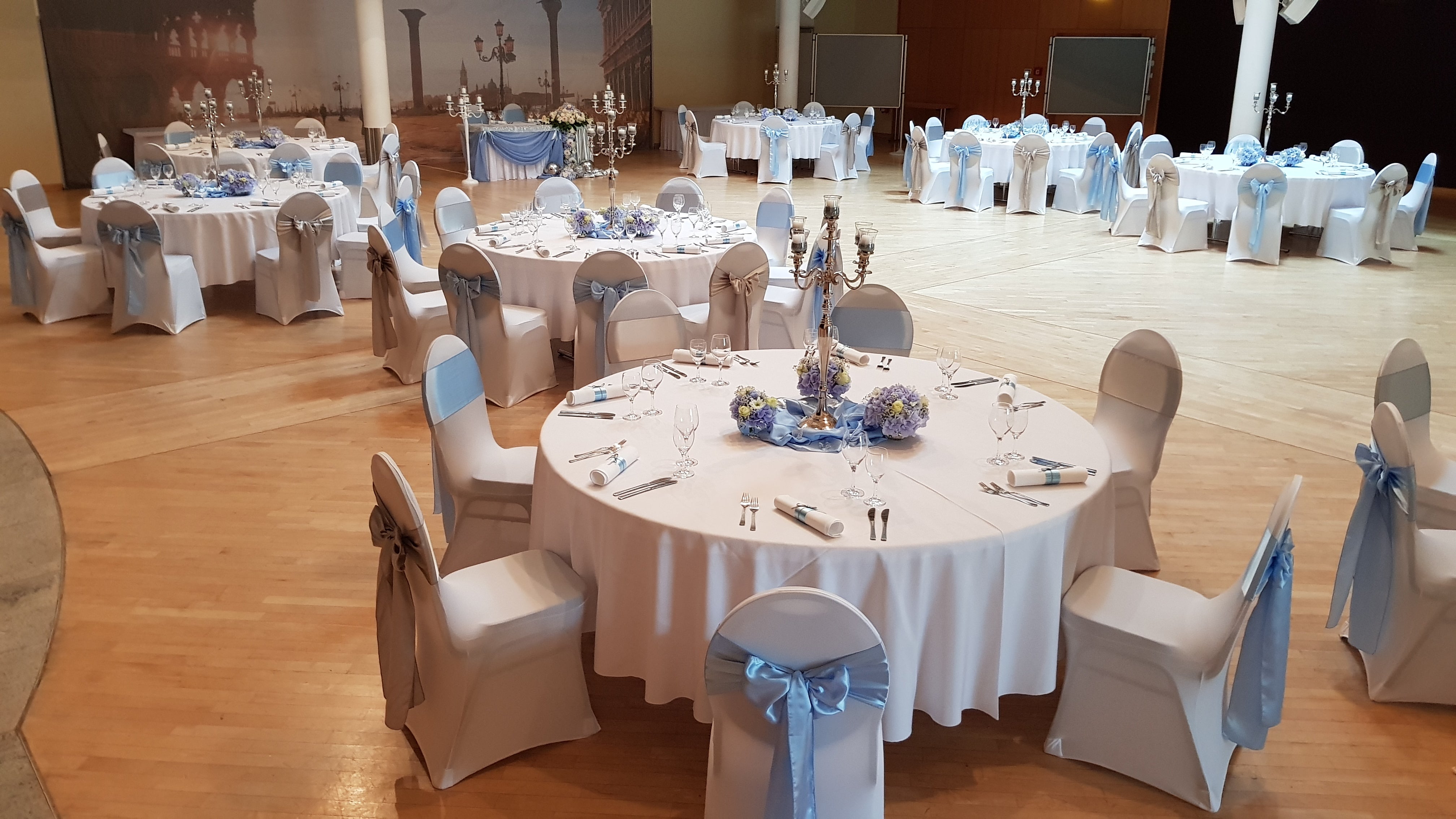 Event-Dekoration mieten – Weihnachtsfeier, Firmenfeier & Jubiläum komplett aus einer Hand