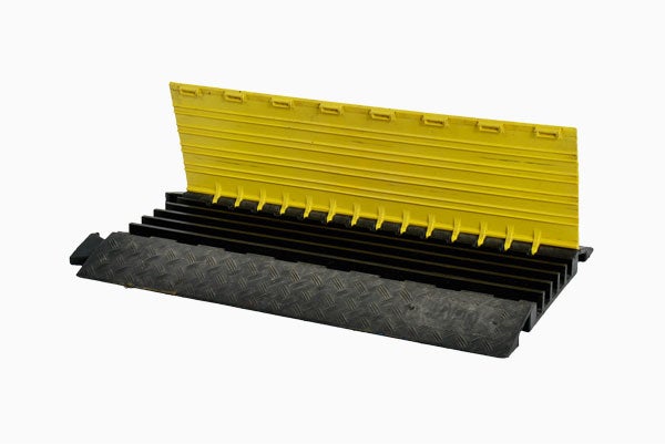 Kabelbrücke Defender mieten – 5-Kanal Kabelabdeckung, belastbar bis 5 t – 2