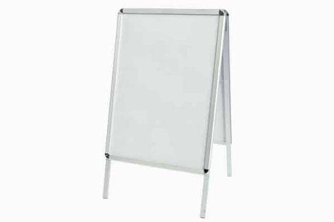 Kundenstopper mieten – DIN A1 Plakataufsteller mit UV-Schutzfolie