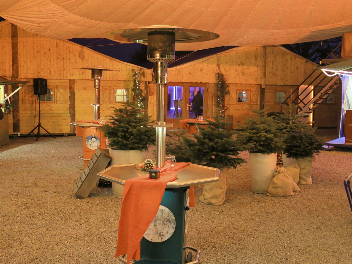 Doppel-Almhütte mit Event-Schirm mieten bei Brase Zelte