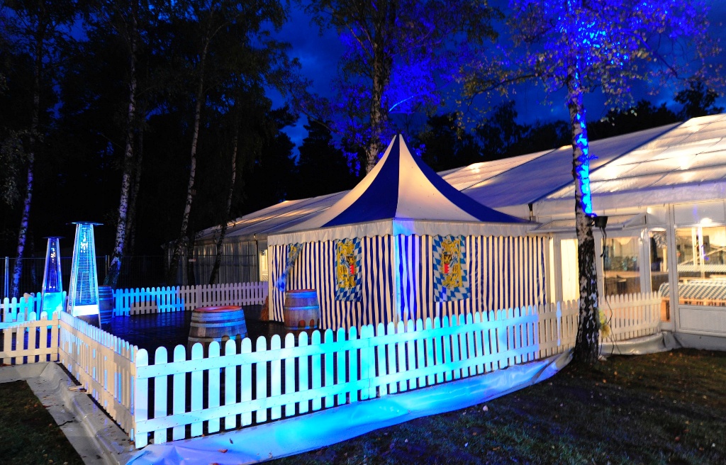 Oktoberfestzelt Terrasse mieten bei Brase Zelte