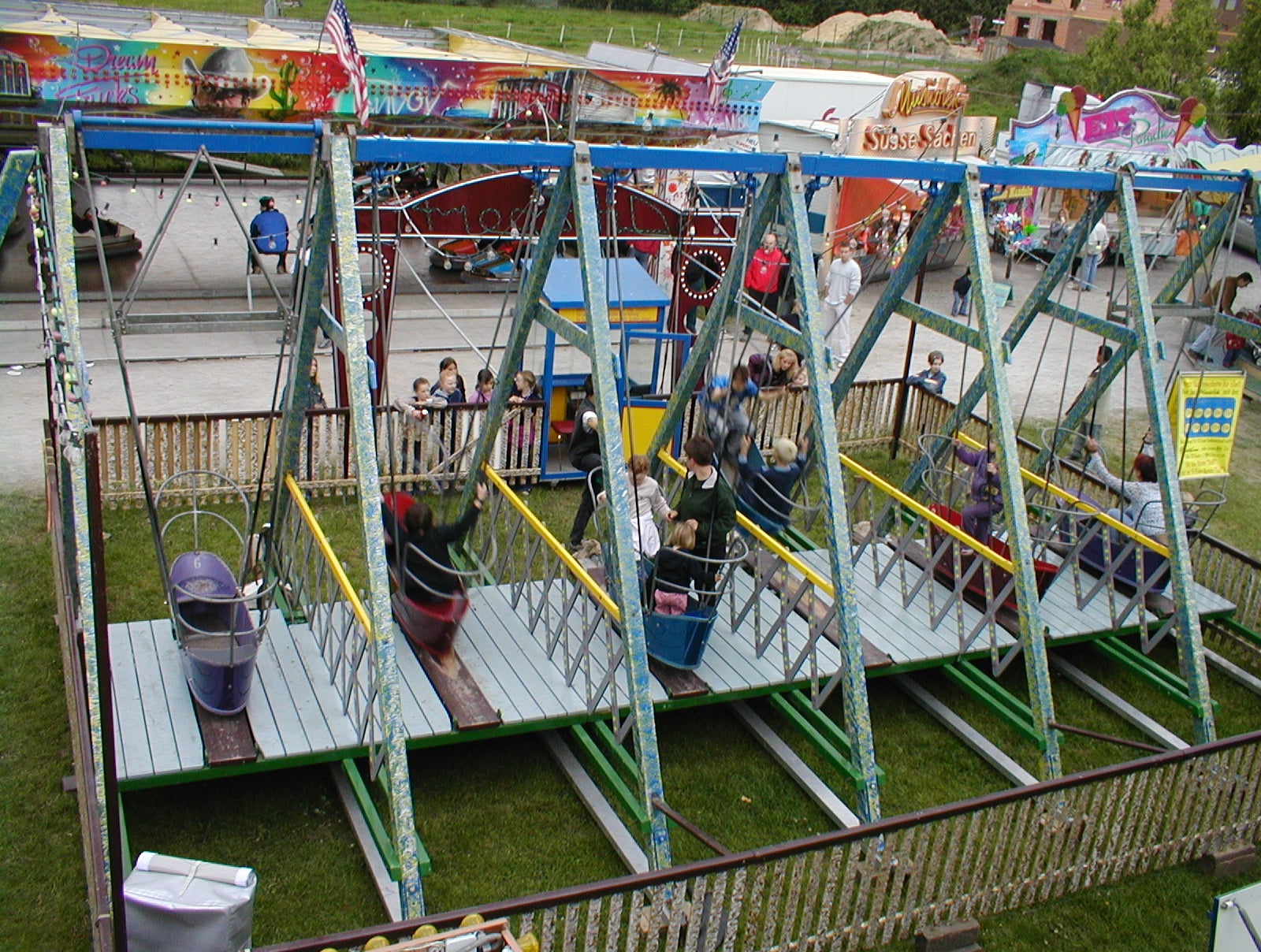 Schiffschaukel mit Überschlag mieten – Luftsport für Kinder & Erwachsene – 3