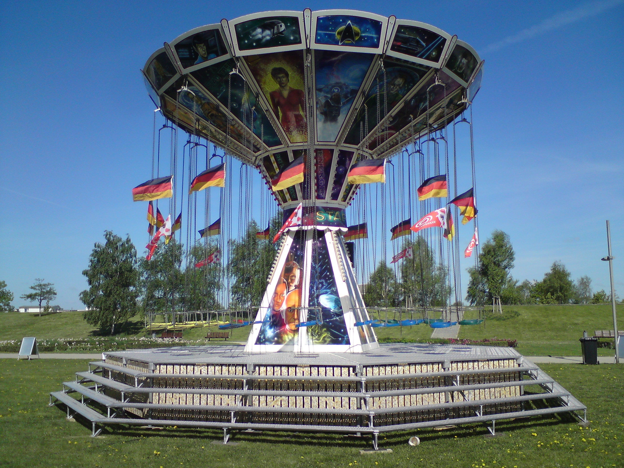 Kettenkarussell Star Trek mieten – 32 Sitzplätze, auch für Hallen