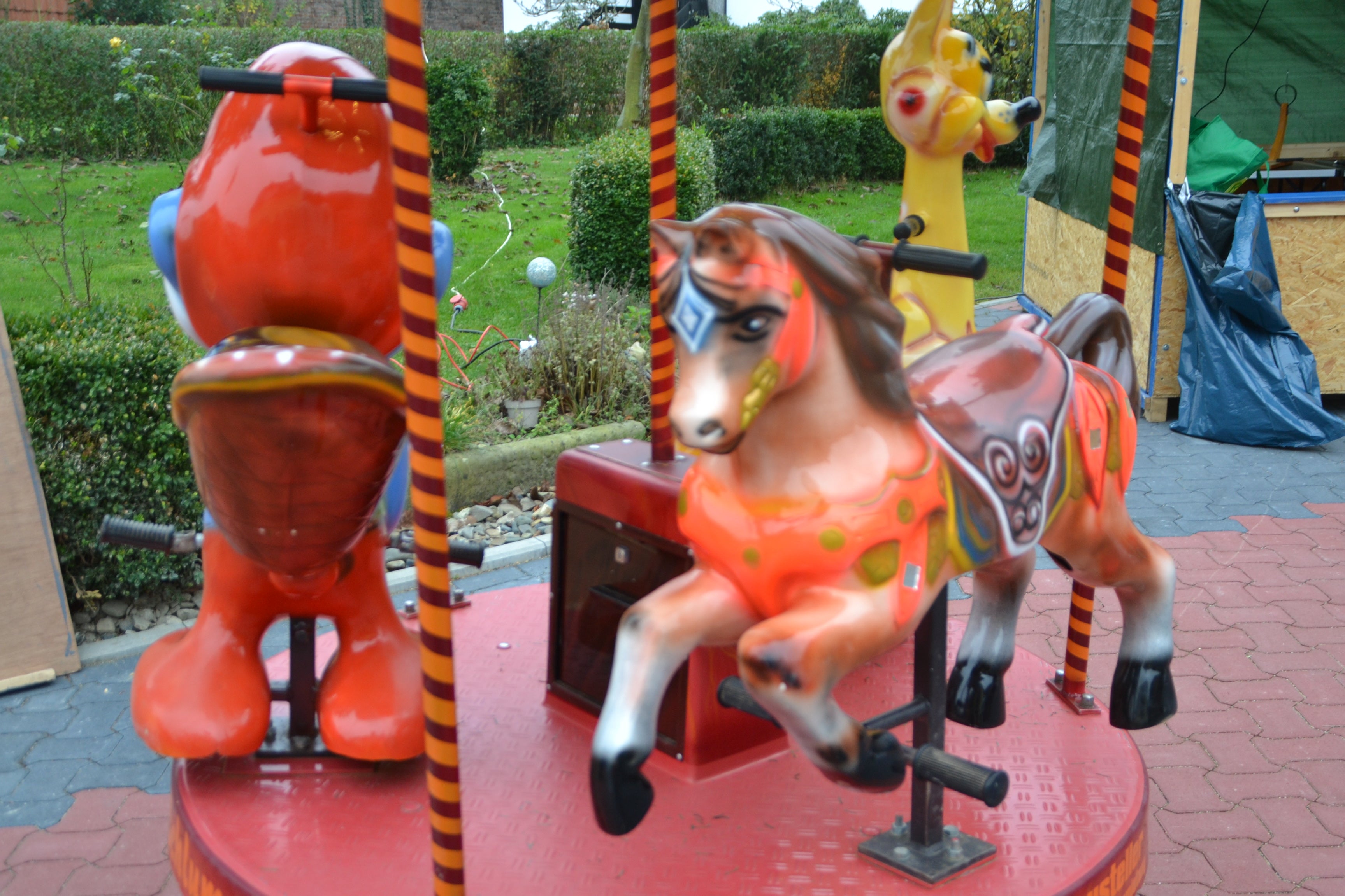 Schlumpfkarussell mieten – Kinderkarussell mit 3 Sitzplätzen – 2