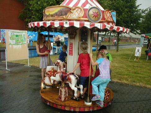 Mini Kinderkarussell Nostalgie-Pferdchenkarussell mieten – 6 Sitzplätze – 4