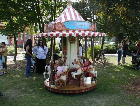 Mini Kinderkarussell Nostalgie-Pferdchenkarussell mieten – 6 Sitzplätze – 3