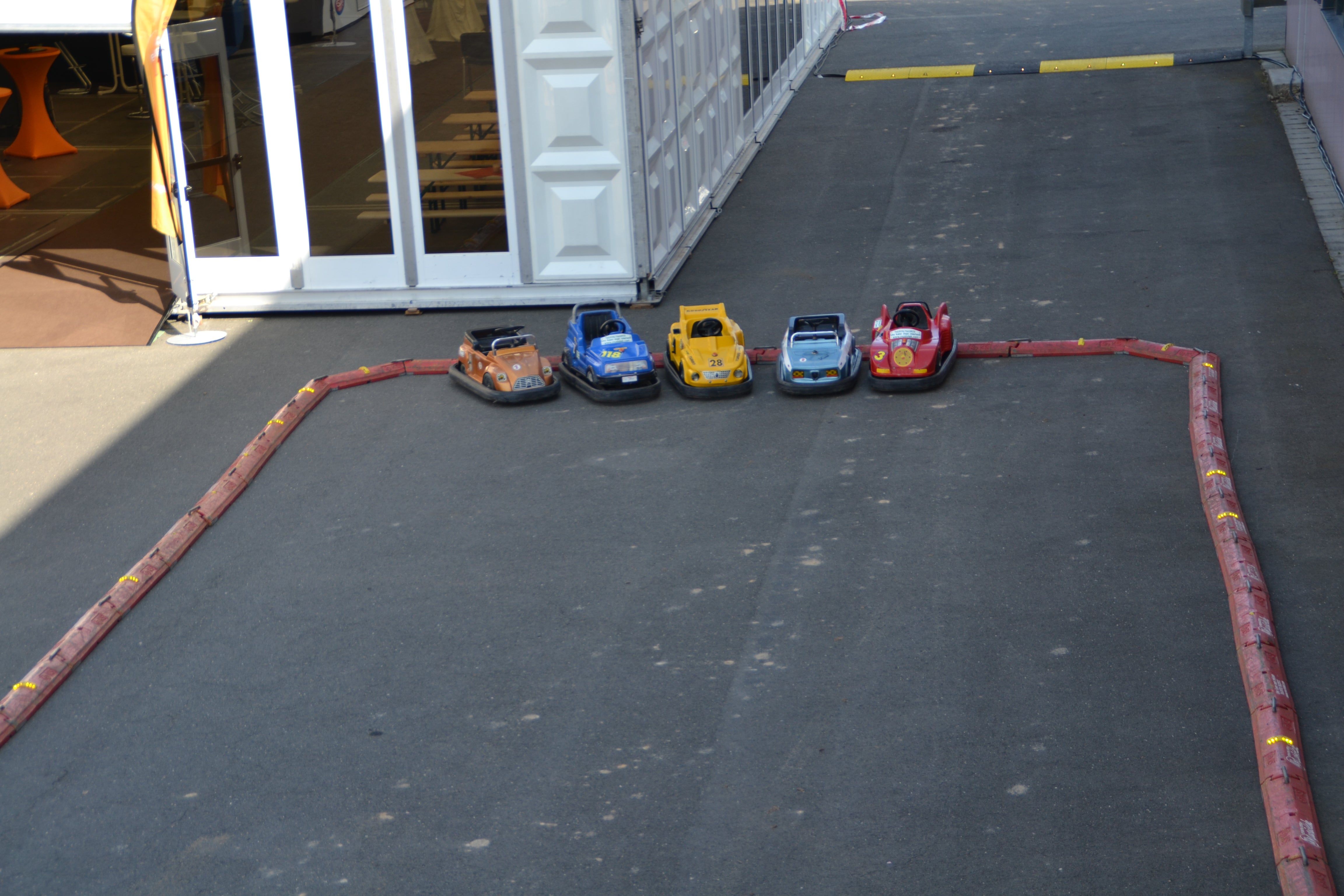 Miniautoscooter mieten - Kinder-Elektroautos, bis 5 Autos, mit Münzeinwurf – 3