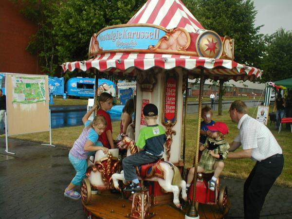 Mini Kinderkarussell Nostalgie-Pferdchenkarussell mieten – 2,5 m, 6 Plätze – 2