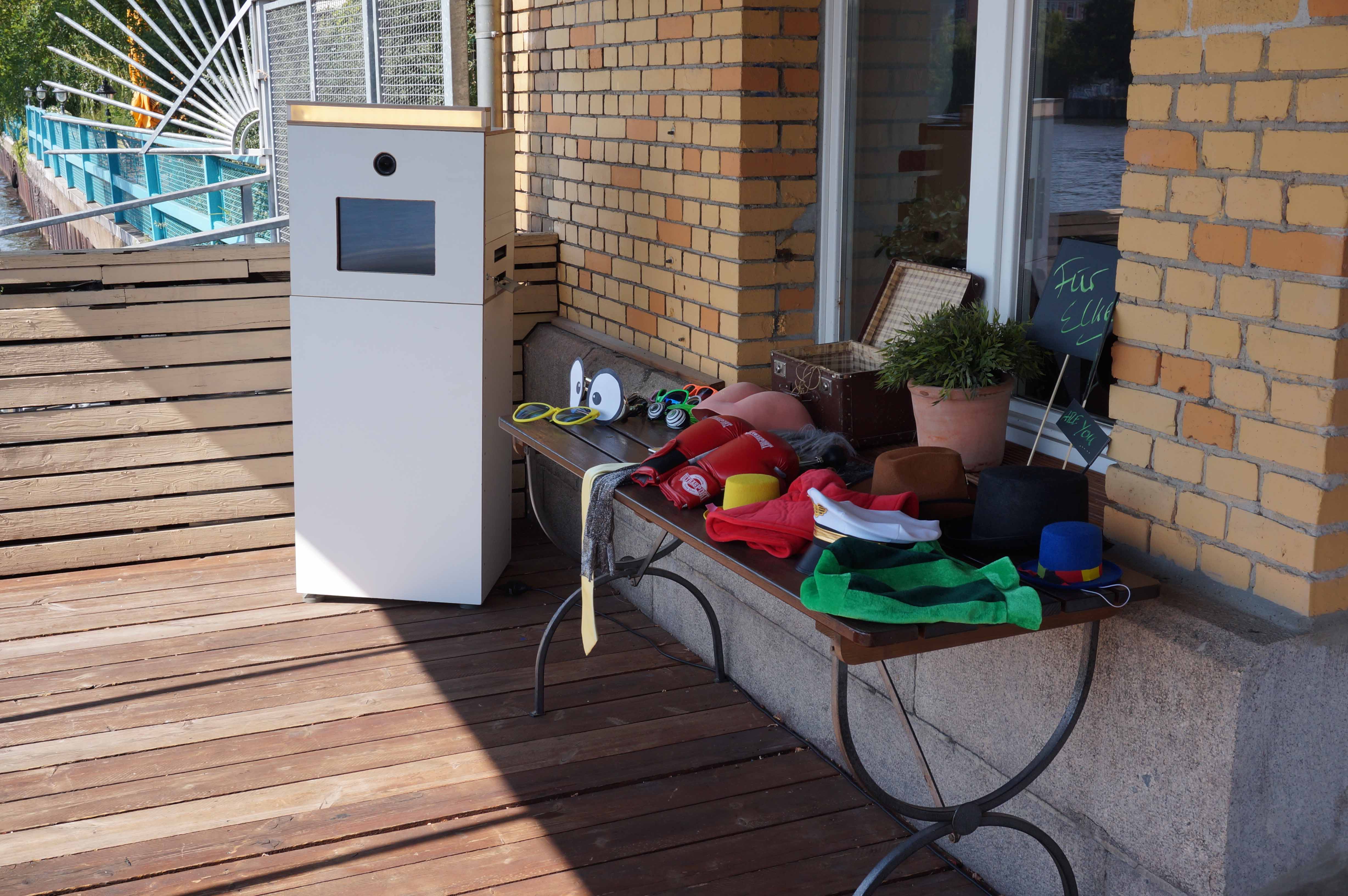 Fototower mieten | Fotobox | Fotobooth | Fotoautomat mit unbegrenzten Sofort-Ausdrucken