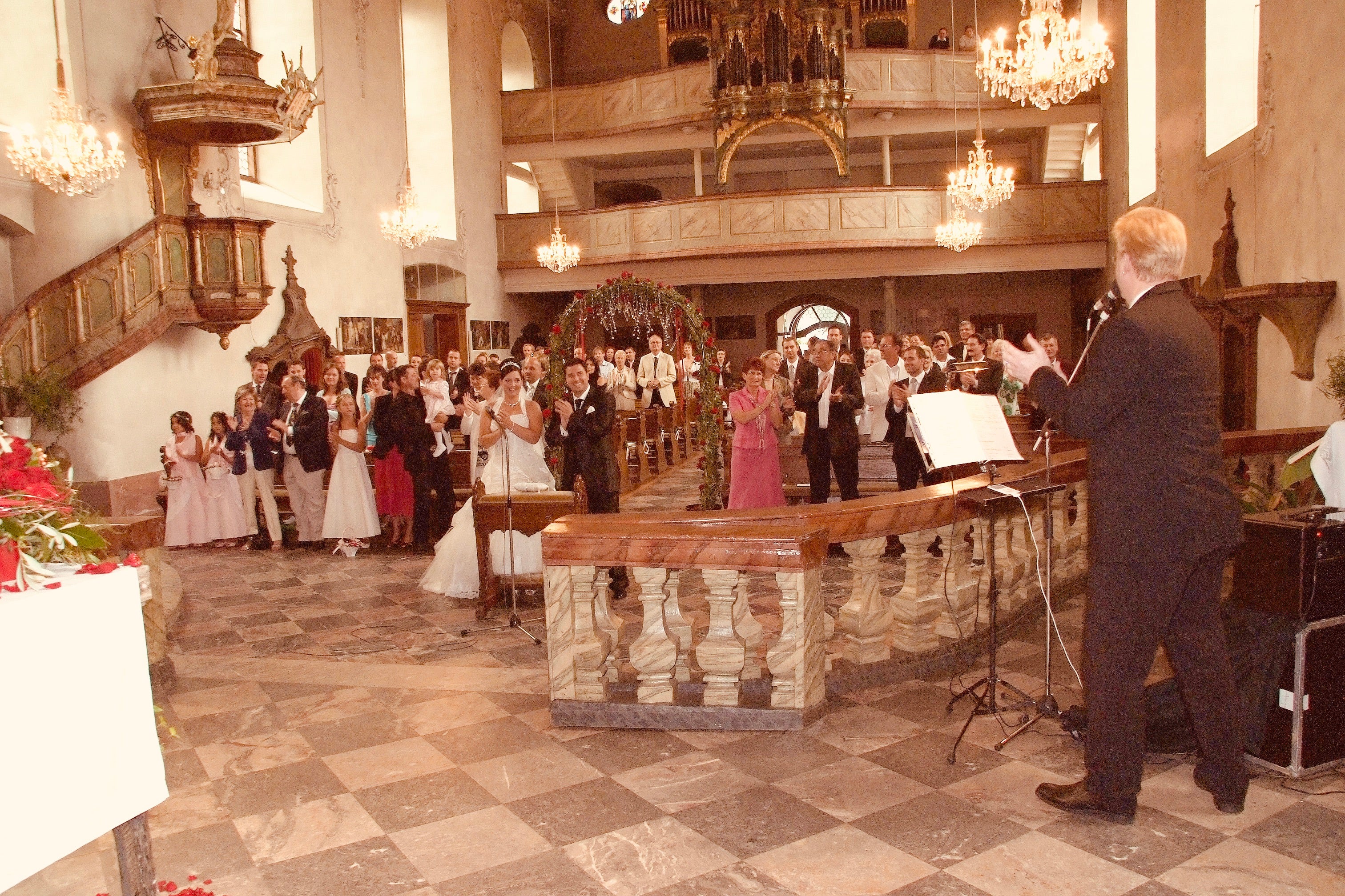 Hochzeitssänger & Entertainer buchen: Trauung im Standesamt, Kirche oder freie Trauung plus DJ & Live-Musik zur Hochzeitsfeier – 4