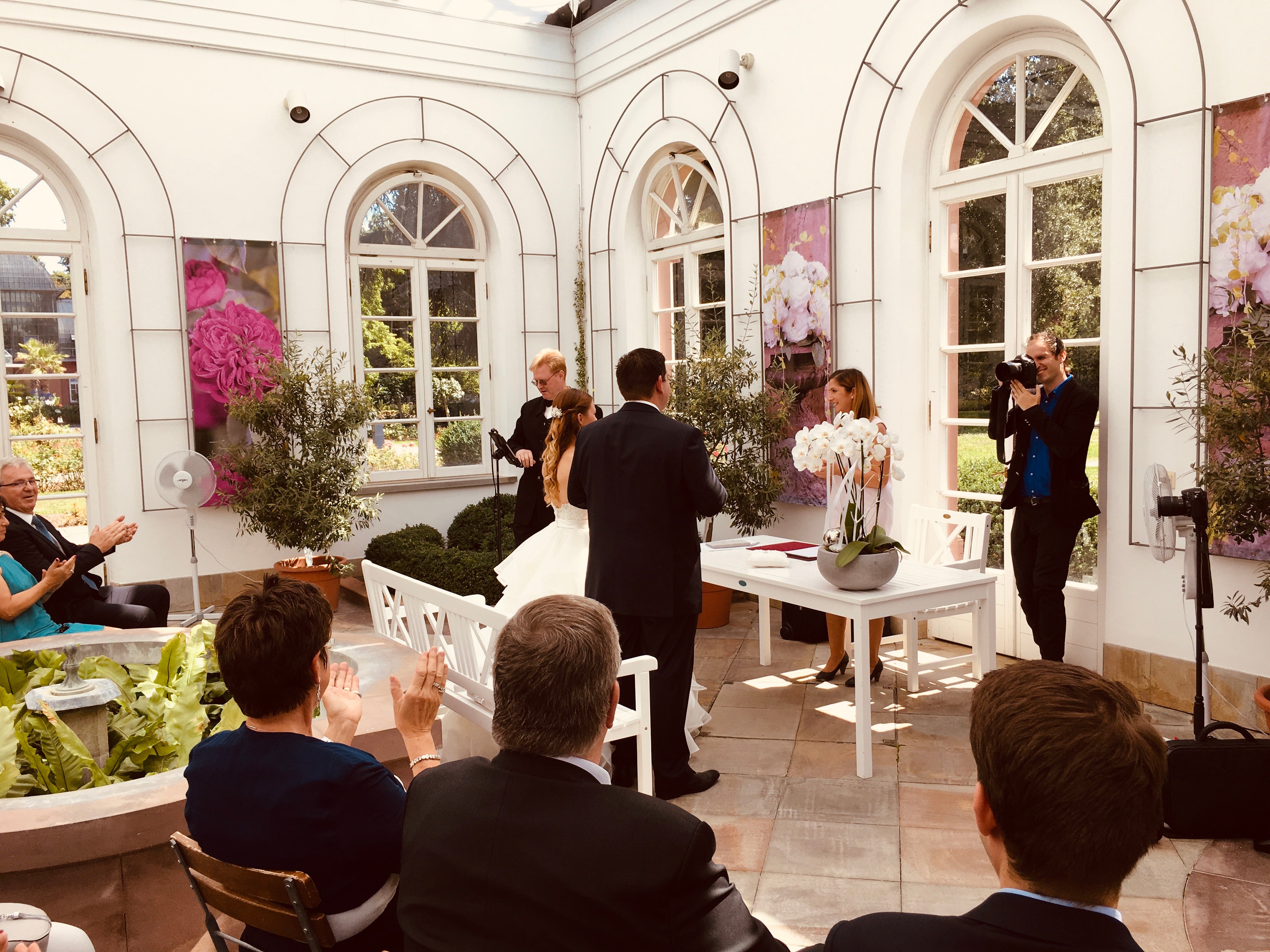 Hochzeitssänger & Entertainer buchen: Trauung im Standesamt, Kirche oder freie Trauung plus DJ & Live-Musik zur Hochzeitsfeier – 2