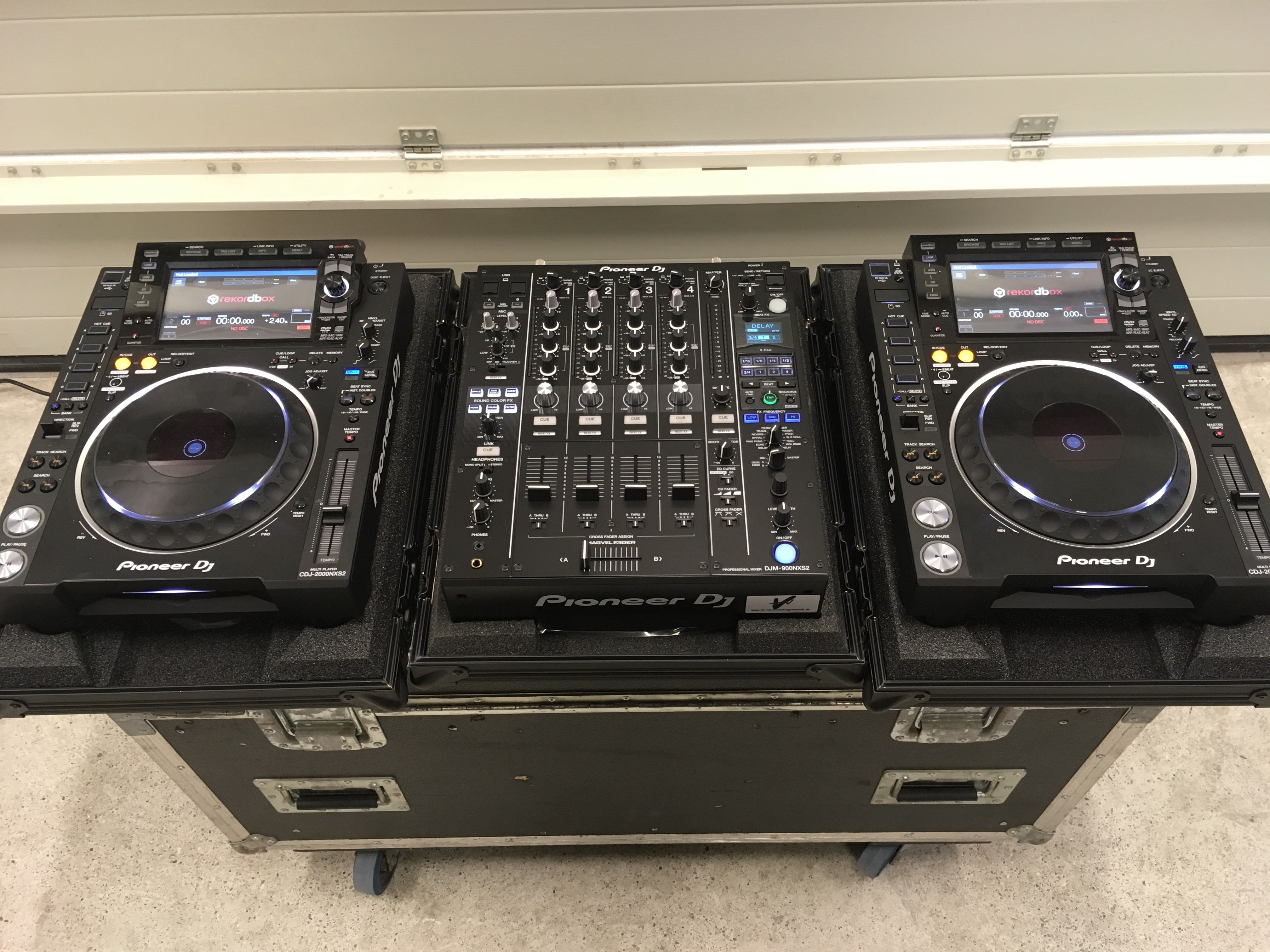 Pioneer DJ-Set mieten - DJM-900NXS2 Mixer & 2x CDJ-2000NXS2 im Case