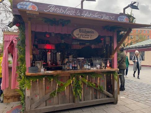 Marktstand im Altholzlook mieten – Verkaufshütte für Weihnachtsmarkt & Fest – 2