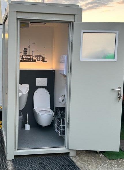 Toilettenbox VIP mieten – kompakte mobile Toilette mit Keramik-WC für Events