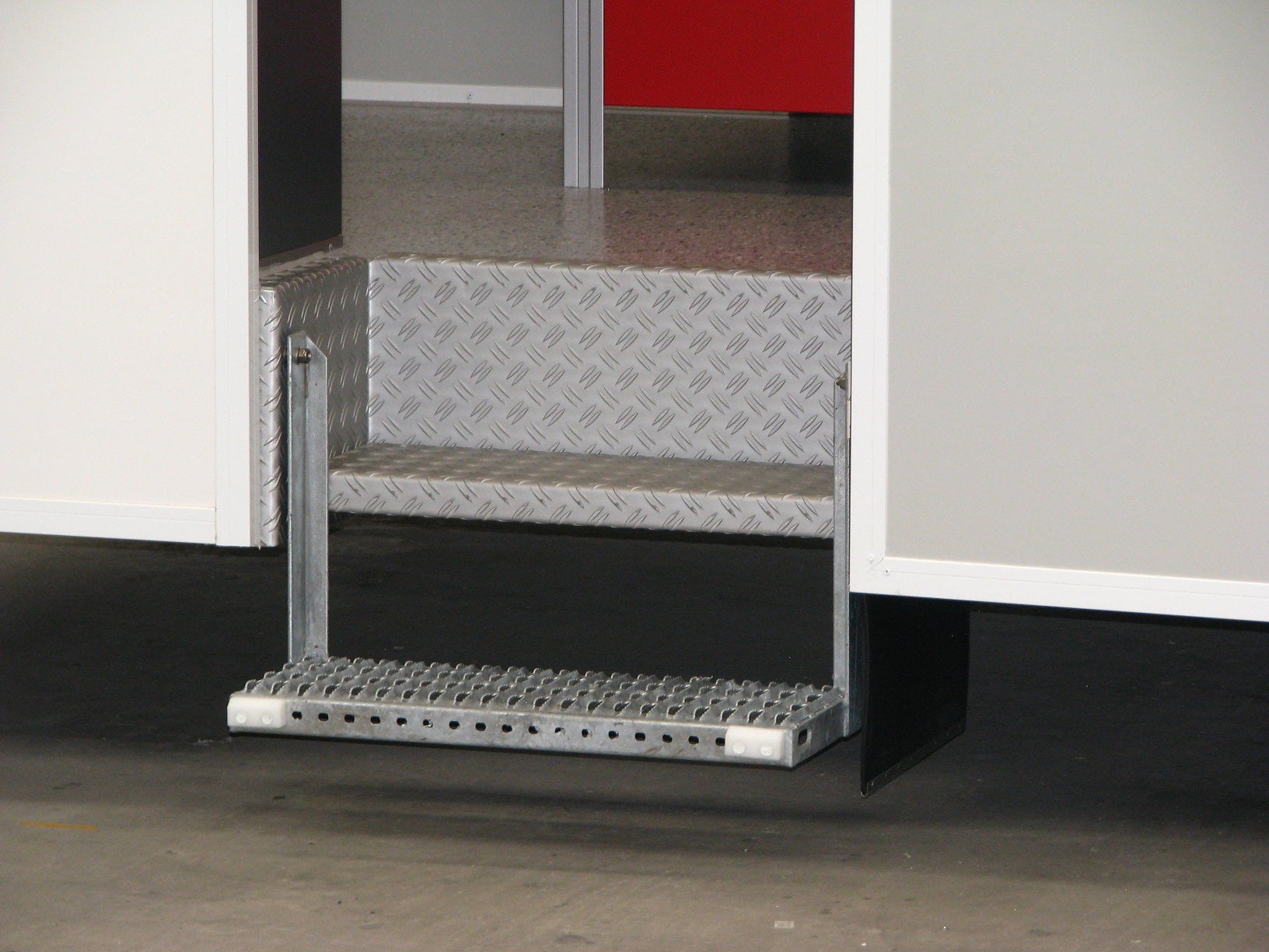Toilettenanhänger VIP mieten – großzügiger Toilettenwagen für Veranstaltungen – 4