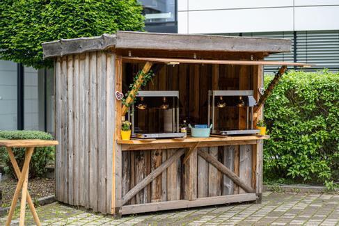 Marktstand im Altholzlook mieten – Verkaufshütte für Weihnachtsmarkt & Fest