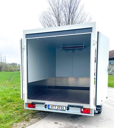 Kühlanhänger mieten – 1,35 t & 2,7 t Kühlauflieger für Events & Gastronomie – 2