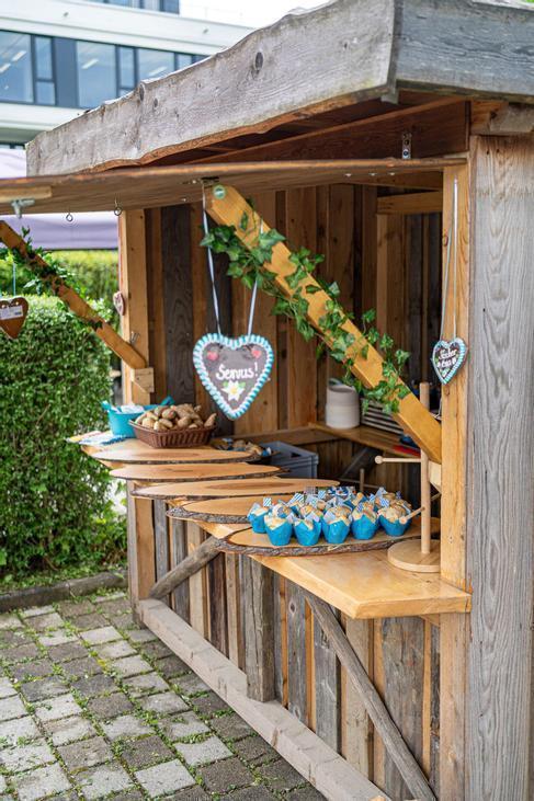 Marktstand im Altholzlook mieten – Verkaufshütte für Weihnachtsmarkt & Fest – 4