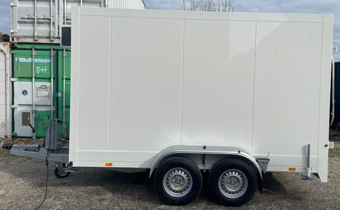 Kühlanhänger mieten – 1,35 t & 2,7 t Kühlauflieger für Events & Gastronomie – 4