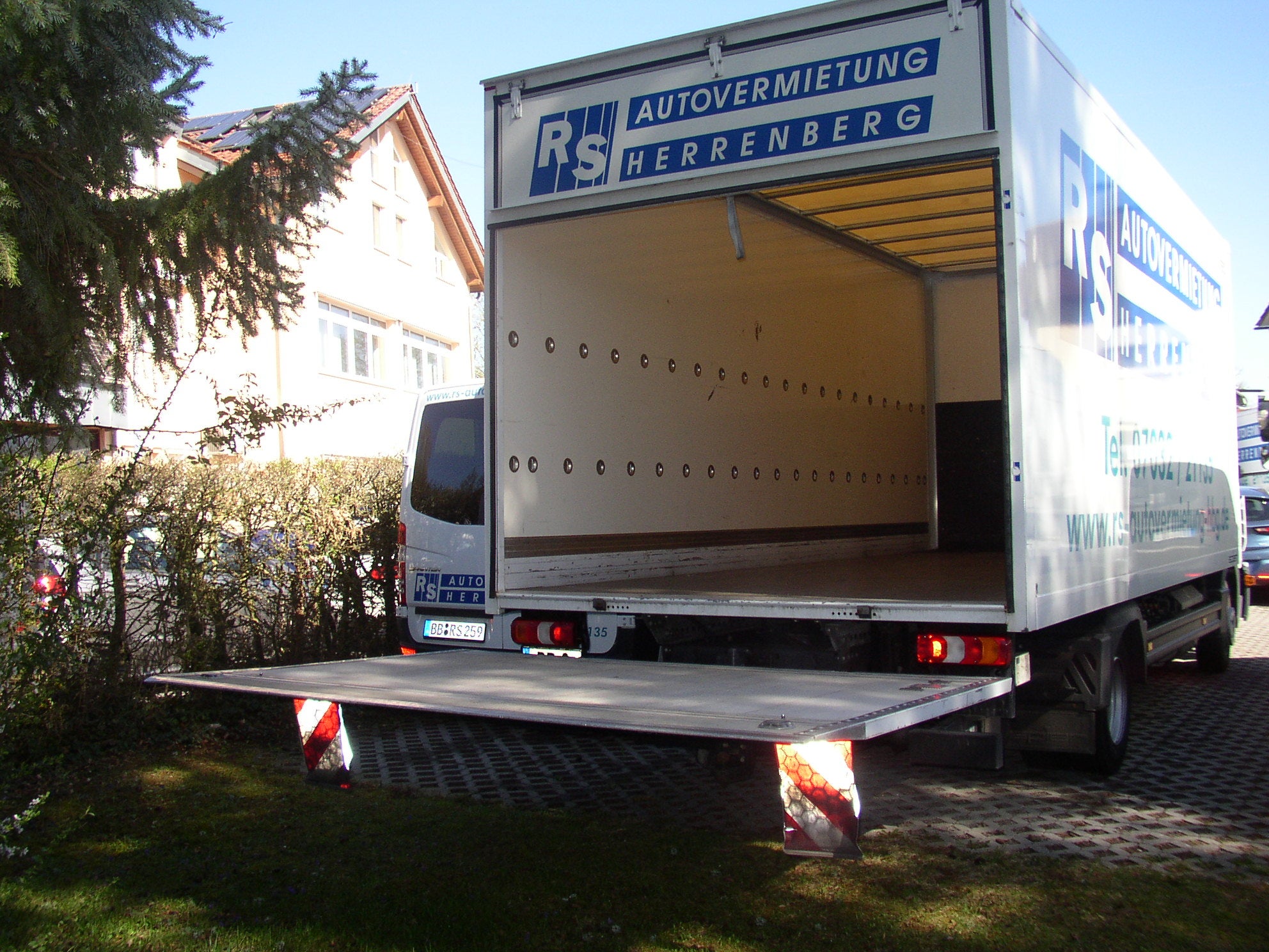 LKW 7,5 t mieten – Kofferaufbau mit Ladebordwand, 1,0 t Nutzlast – 2