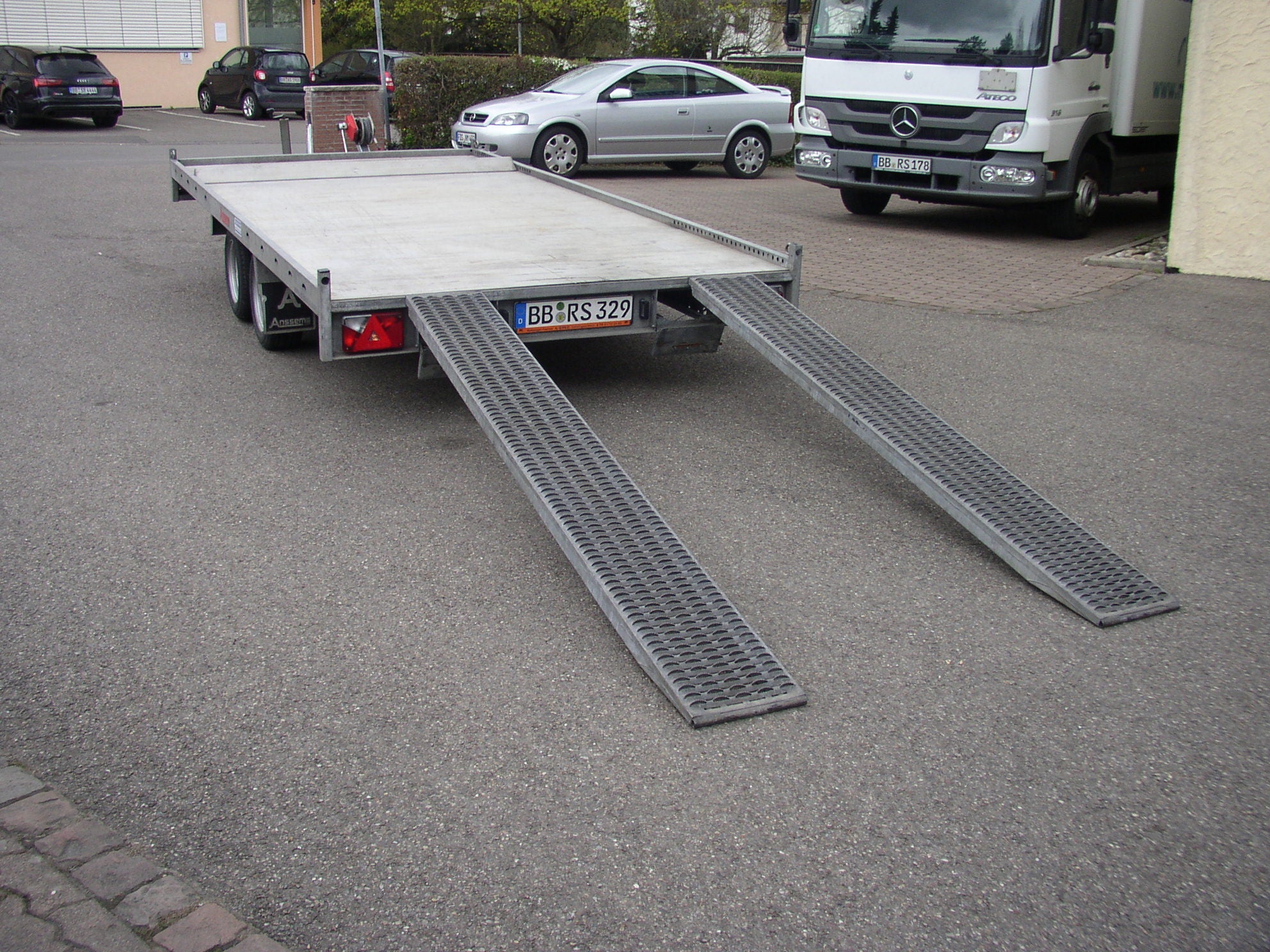 Autotransporter-Anhänger mieten – 3,0 t zGG, gebremst, mit Seilwinde – 2