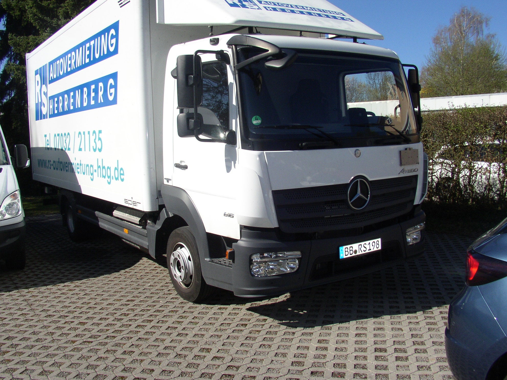 LKW 7,5 t mieten – Kofferaufbau mit Ladebordwand, 1,0 t Nutzlast